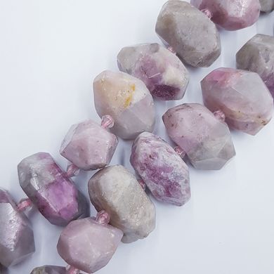 Турмалин бусины 12-17*13-16 мм, натуральные камни, поштучно, бежево-сиреневый