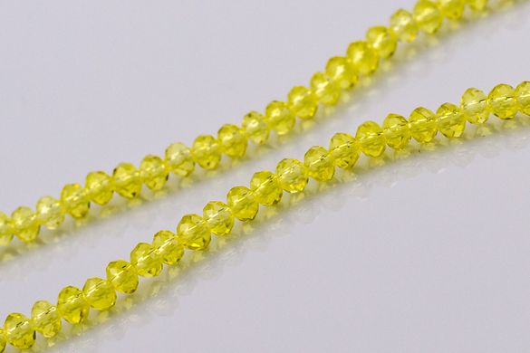 Хрусталь бусины 4 мм, ~140 шт / нить, на нитке, светло-желтый прозрачный.