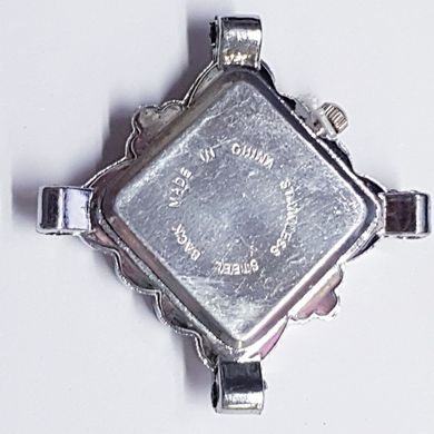 Часы на руку, 32*32*8 мм, на металле, циферблат, серебро, инкрустированы стразами