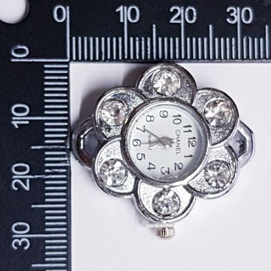 Часы на руку, 32*30*8 мм, на металле, циферблат, серебро, инкрустированы стразами