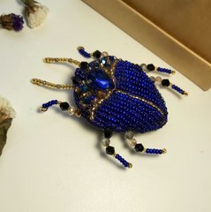 Броши с хрусталем и крупным бисером, Scarab beetle, сине-сереневый