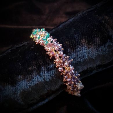 Браслет з хрусталя на цепи с крошкой натурального камня топаза, длинна 21 см, цвет разноцветный.
