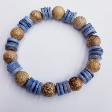 Браслет из натуральных камней, с песочной яшмой и перламутром, бежево-голубой