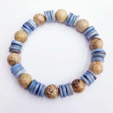 Браслет из натуральных камней, с песочной яшмой и перламутром, бежево-голубой