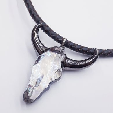 Кулон на шнуре Бык, из стекла, мужской, длина изделия около 55 см, колье, ожерелье, стальной
