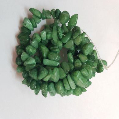 Самоцвет окрашенный натуральный бусины ширина 4-15 мм, длина нитки 45 см, крошка, натуральные камни, зеленый