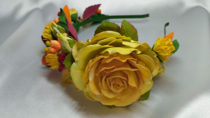 Обруч с цветами из фоамирана, айвори, зеленый с желтыми цветами