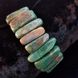 Браслет из натурального камня хризолит на резинке, размер изделия около 17 см, натуральные камни, зеленый.
