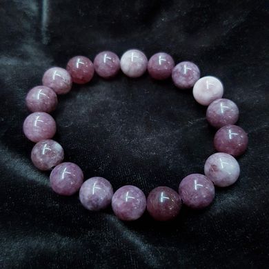 Браслет из натуральных камней, с лепидолитом, фиолетово-бежевый