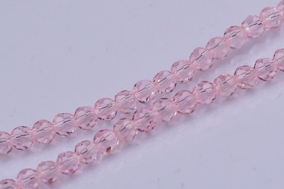 Хрусталь бусины 4 мм, ~117 шт / нить, на нитке, светло-розовый, крупно граненый, прозрачный.