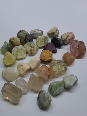 Бусины ~16*~27 из разных натуральных камней не обработанных поштучно